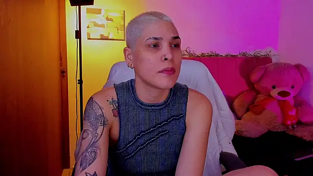 Snapshot of Charlee_pink chatting on April 9, 2026, 6:19 am Charlee pink online show from April 9, 2026, 6:19 am