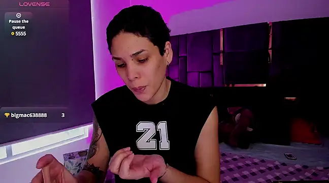 Snapshot of Charlee_pink chatting on March 6, 2025, 9:42 pm Charlee pink online show from March 6, 2025, 9:42 pm