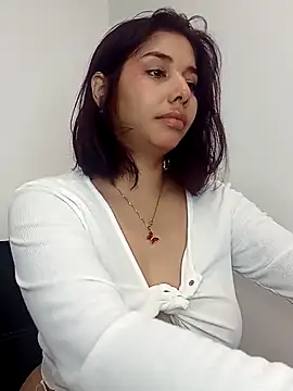 Snapshot of LucyMartelli chatting on March 10, 2025, 10:28 am LucyMartelli online show from March 10, 2025, 10:28 am