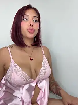 Snapshot of LucyMartelli chatting on February 19, 2025, 9:03 pm LucyMartelli online show from February 19, 2025, 9:03 pm