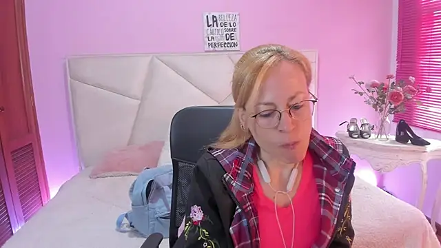 Snapshot of SammySanders chatting on May 25, 2026, 12:15 pm SammySanders online show from May 25, 2026, 12:15 pm