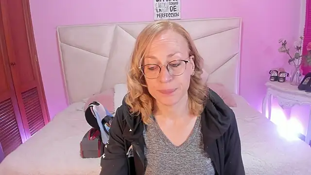 Snapshot of SammySanders chatting on November 9, 2025, 4:33 pm SammySanders online show from November 9, 2025, 4:33 pm