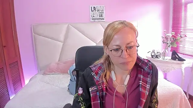 Snapshot of SammySanders chatting on May 11, 2026, 2:45 pm SammySanders online show from May 11, 2026, 2:45 pm