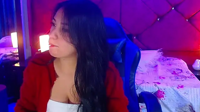 Julietacollins06 online show from April 28, 2026, 1:26 pm