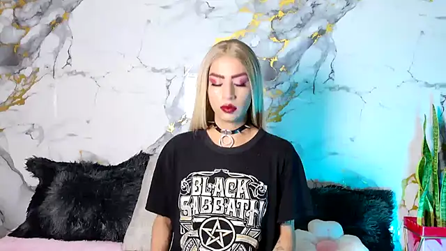 BrianaSchafer online show from April 17, 2026, 6:44 pm