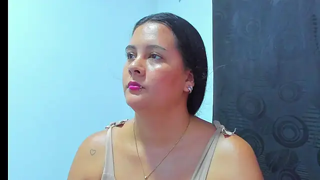 SophieWoods  online show from September 26, 2025, 11:00 pm