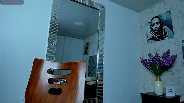 Snapshot of moon_HoneyX chatting on February 22, 2025, 12:51 pm moon HoneyX online show from February 22, 2025, 12:51 pm