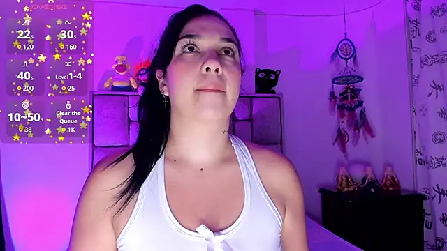 brianaGuzman online show from December 3, 2025, 9:31 am