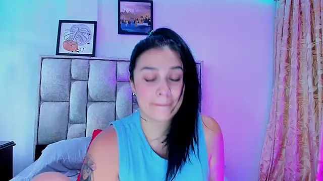Snapshot of brianaGuzman chatting on May 7, 2026, 6:44 pm brianaGuzman online show from May 7, 2026, 6:44 pm