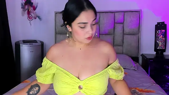 brianaGuzman online show from July 14, 2026, 5:52 pm
