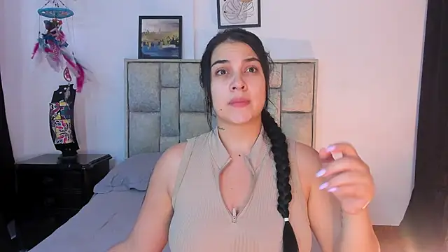 Snapshot of brianaGuzman chatting on April 7, 2026, 6:10 pm brianaGuzman online show from April 7, 2026, 6:10 pm