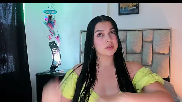 Snapshot of brianaGuzman chatting on May 14, 2026, 6:16 pm brianaGuzman online show from May 14, 2026, 6:16 pm
