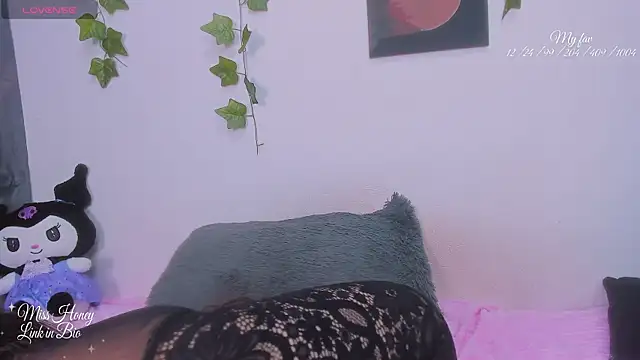 Snapshot of Mxss_Honey chatting on April 16, 2026, 1:50 am Mxss Honey online show from April 16, 2026, 1:50 am