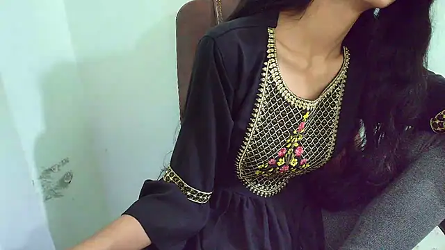 Snapshot of Srabontii chatting on March 21, 2025, 3:12 am Srabontii online show from March 21, 2025, 3:12 am