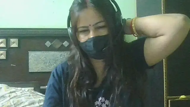 Snapshot of couplesuni chatting on April 14, 2026, 5:01 am couplesuni online show from April 14, 2026, 5:01 am