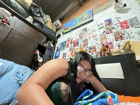 dafne19  online show from May 10, 2026, 4:49 am