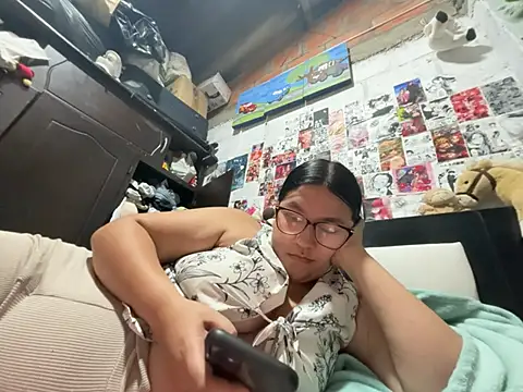 dafne19  online show from May 24, 2026, 6:24 am