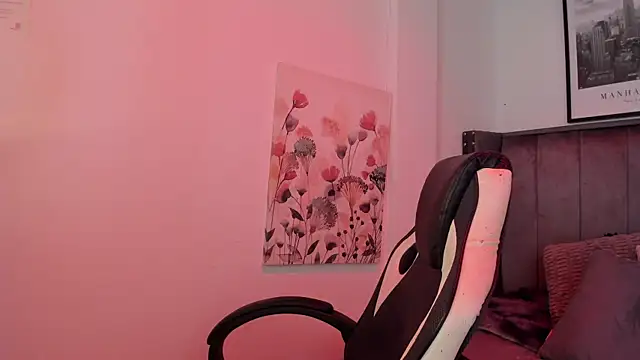 Alaia Cute online show from September 23, 2025, 3:13 am