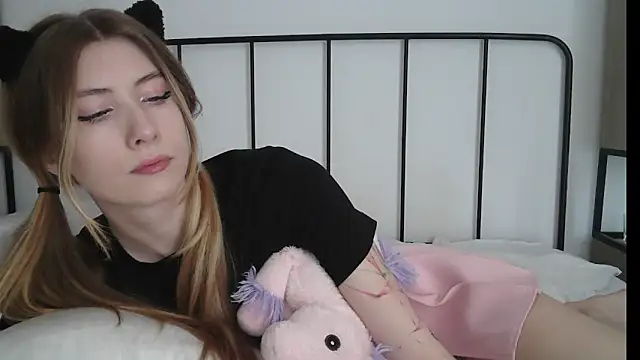 ErikaShyy online show from June 26, 2026, 9:59 am