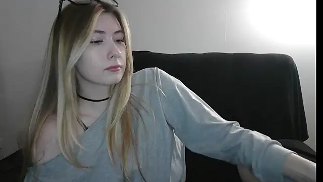 Snapshot of ErikaShyy chatting on March 3, 2026, 1:51 pm ErikaShyy online show from March 3, 2026, 1:51 pm