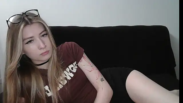 Snapshot of ErikaShyy chatting on February 17, 2026, 10:12 am ErikaShyy online show from February 17, 2026, 10:12 am