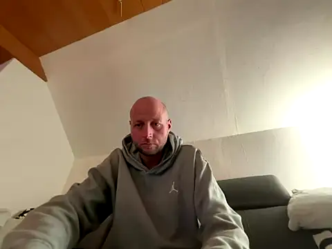 nikeaddicted2 online show from November 22, 2025, 5:34 pm