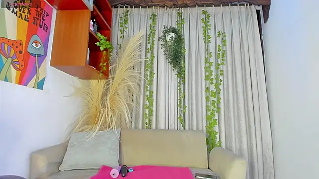 LiaFlowers online show from May 10, 2026, 5:44 am