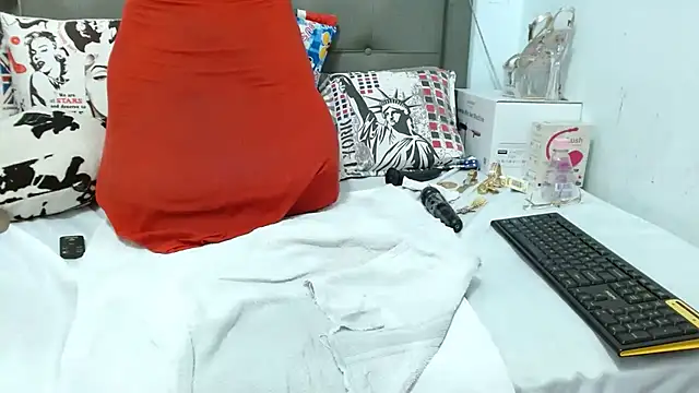 Snapshot of katysquirtdirty chatting on September 15, 2025, 11:32 am katysquirtdirty online show from September 15, 2025, 11:32 am