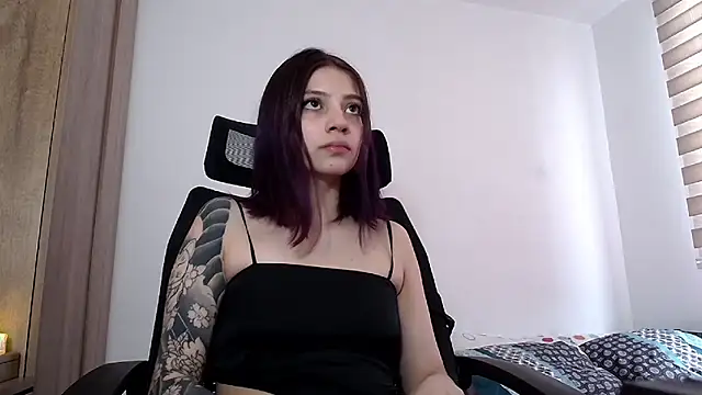 Snapshot of HORNET_ chatting on November 29, 2025, 8:53 pm HORNET online show from November 29, 2025, 8:53 pm