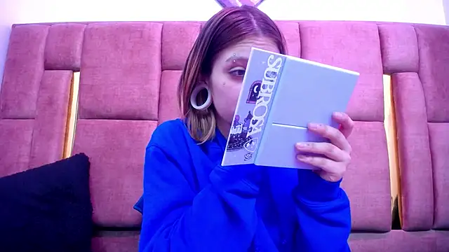 Snapshot of HORNET_ chatting on October 24, 2025, 2:05 pm HORNET online show from October 24, 2025, 2:05 pm