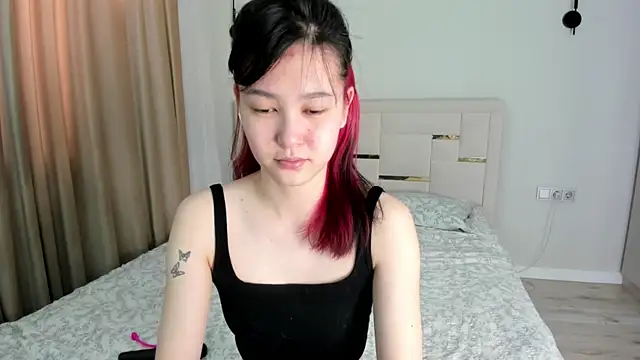 Snapshot of Lola_Peach chatting on June 2, 2026, 4:12 am Lola Peach online show from June 2, 2026, 4:12 am