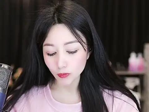 Nuyoah-77 online show from March 11, 2025, 5:57 pm