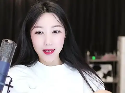 Nuyoah-77 online show from March 18, 2025, 5:55 pm