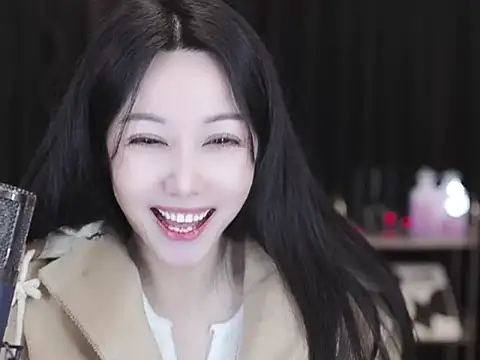 Nuyoah-77 online show from March 4, 2026, 6:15 pm