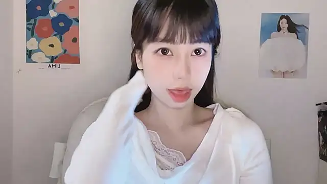 -Hottie online show from November 12, 2025, 4:11 pm