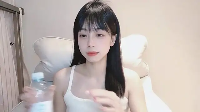 Snapshot of -Hottie chatting on January 7, 2025, 3:44 pm -Hottie online show from January 7, 2025, 3:44 pm