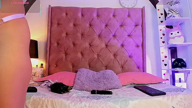 Snapshot of LadyAvalon chatting on February 25, 2025, 7:49 pm LadyAvalon online show from February 25, 2025, 7:49 pm