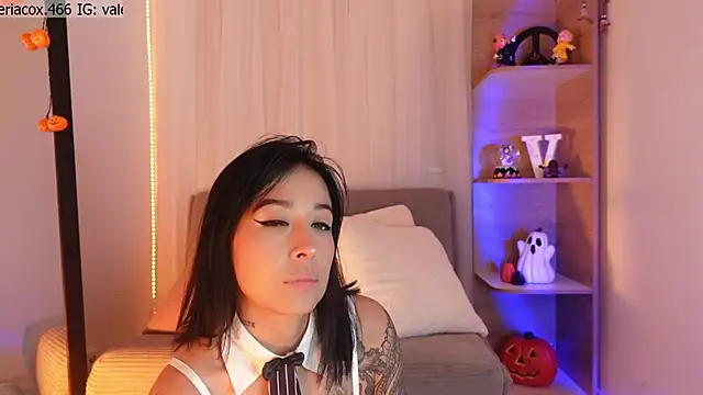 ValeriaCox online show from October 24, 2025, 1:21 pm