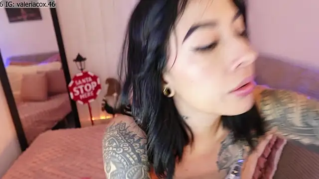 ValeriaCox online show from November 22, 2025, 3:00 pm