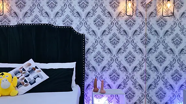 SaaraBrown online show from September 21, 2025, 12:10 pm