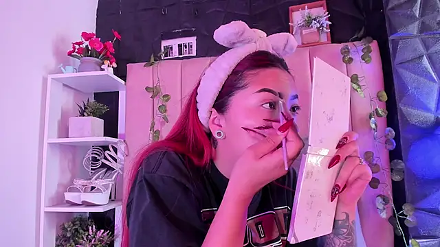 Snapshot of Mia_Rinn chatting on February 5, 2026, 1:18 pm Mia Rinn online show from February 5, 2026, 1:18 pm