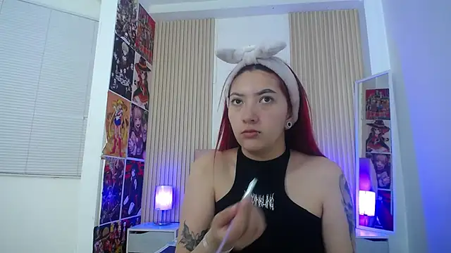 Mia Rinn online show from December 15, 2025, 4:02 pm