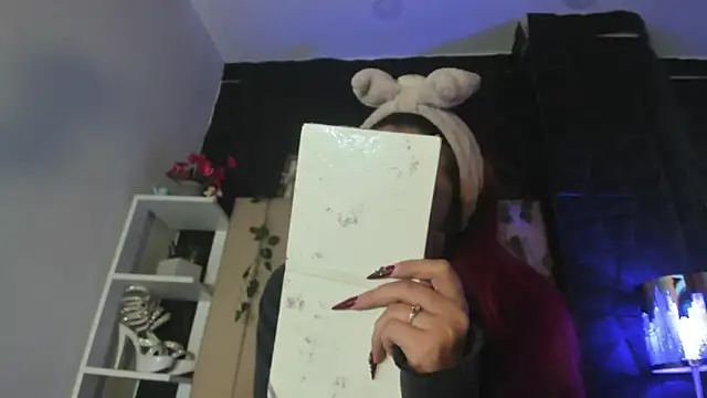 Snapshot of Mia_Rinn chatting on February 12, 2026, 12:38 pm Mia Rinn online show from February 12, 2026, 12:38 pm