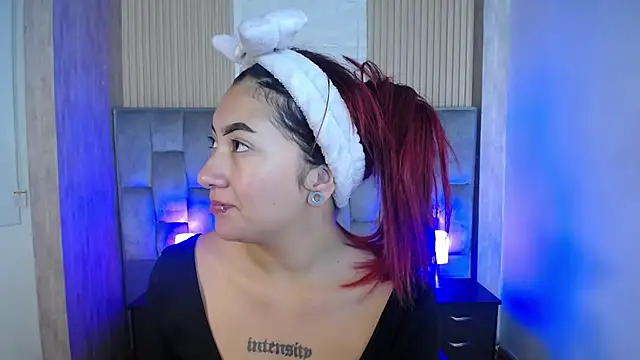 Mia Rinn online show from October 6, 2025, 1:45 pm