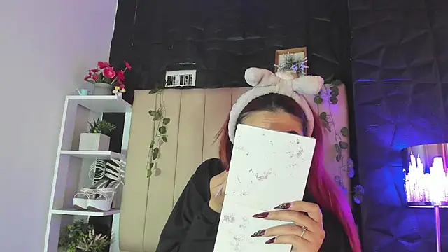 Snapshot of Mia_Rinn chatting on February 4, 2026, 12:44 pm Mia Rinn online show from February 4, 2026, 12:44 pm