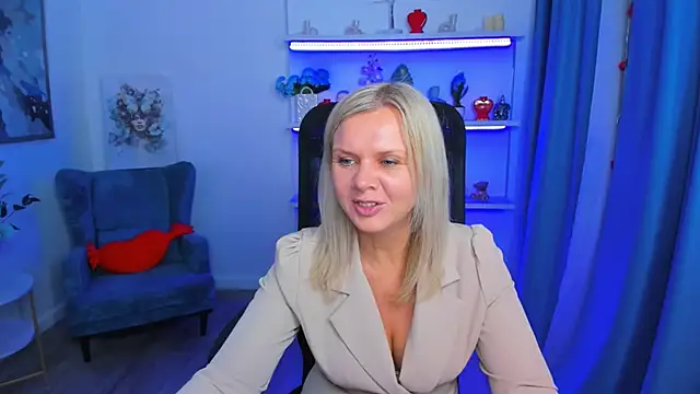 AgathaKlouin online show from February 19, 2026, 7:11 pm