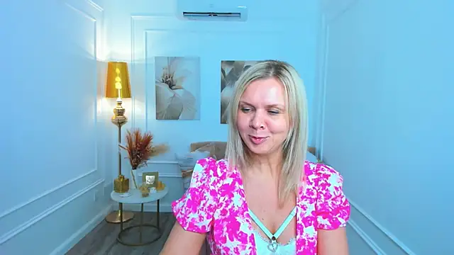 AgathaKlouin online show from March 29, 2026, 11:23 am