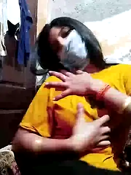 Snapshot of Hotty-Divya chatting on December 25, 2024, 1:19 pm Hotty-Divya online show from December 25, 2024, 1:19 pm