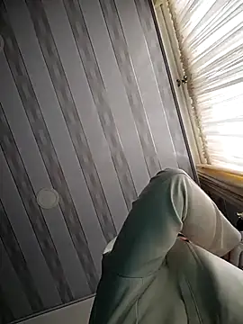 Lesly 10- online show from November 13, 2025, 3:49 pm