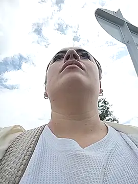 Lesly 10- online show from November 17, 2025, 5:50 pm